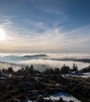 Soleil au-dessus des nuages, dans le Jura.