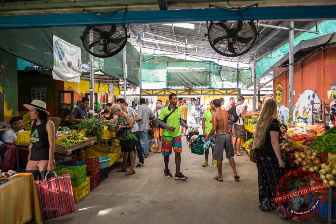 Marché local à Cahuita
